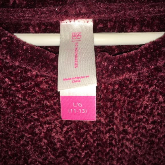 Burgundy sweater with hood never worn - Picture 3 of 3